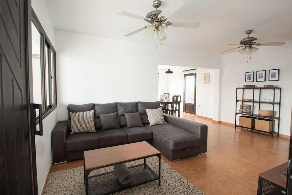 Casa Marlay Spacious, Heated Pool, Bbq & Fast Wi-Fi Only 15 Minutes Walk To Town Playa Blanca  Eksteriør bilde