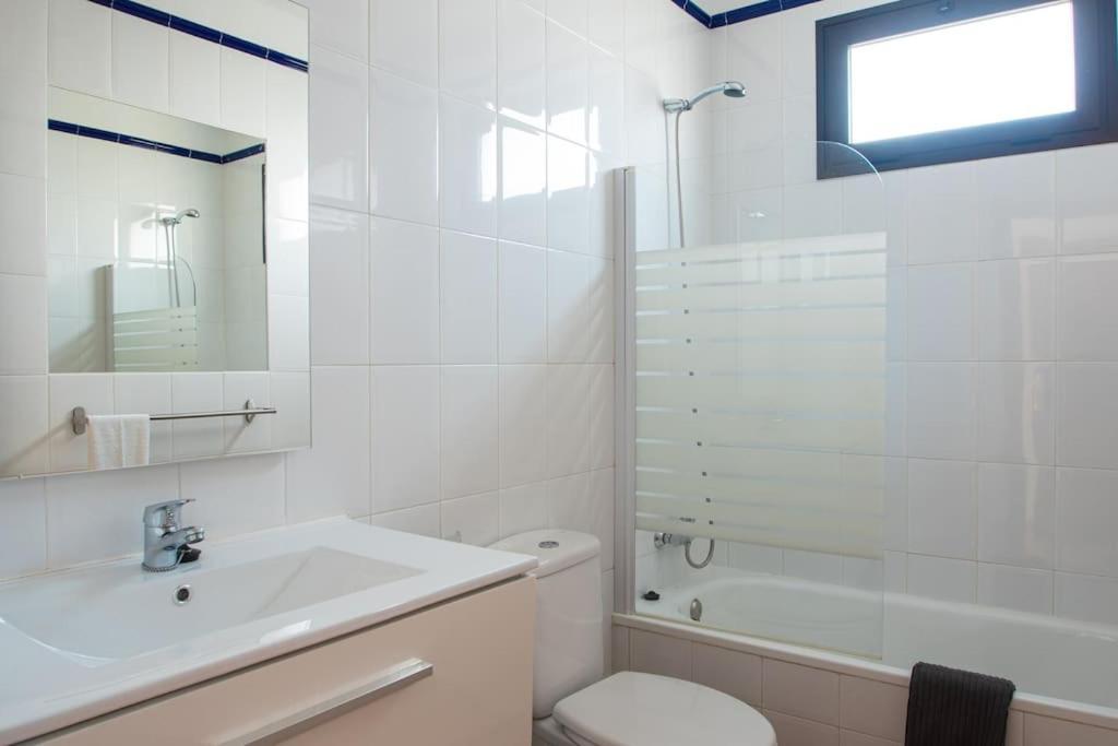 Casa Marlay Spacious, Heated Pool, Bbq & Fast Wi-Fi Only 15 Minutes Walk To Town Playa Blanca  Eksteriør bilde