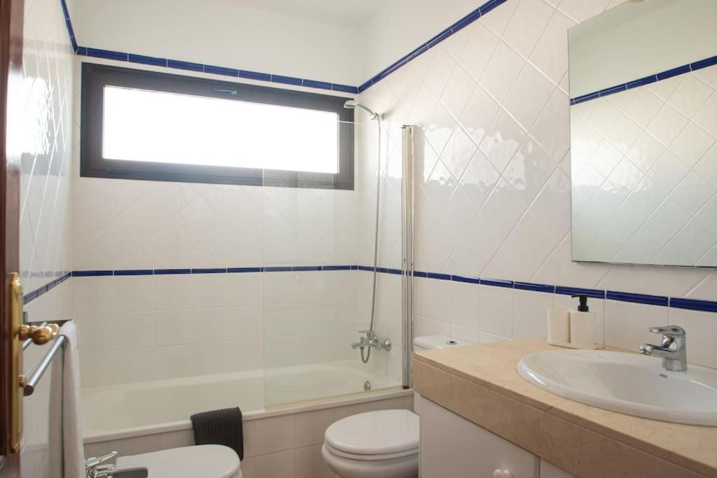 Casa Marlay Spacious, Heated Pool, Bbq & Fast Wi-Fi Only 15 Minutes Walk To Town Playa Blanca  Eksteriør bilde